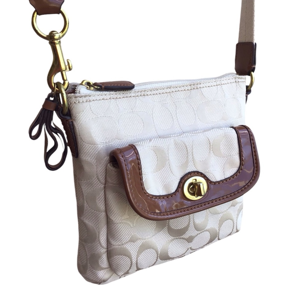 Coach Campbell Signature Twill Swingpack - Picture 7 of 17
